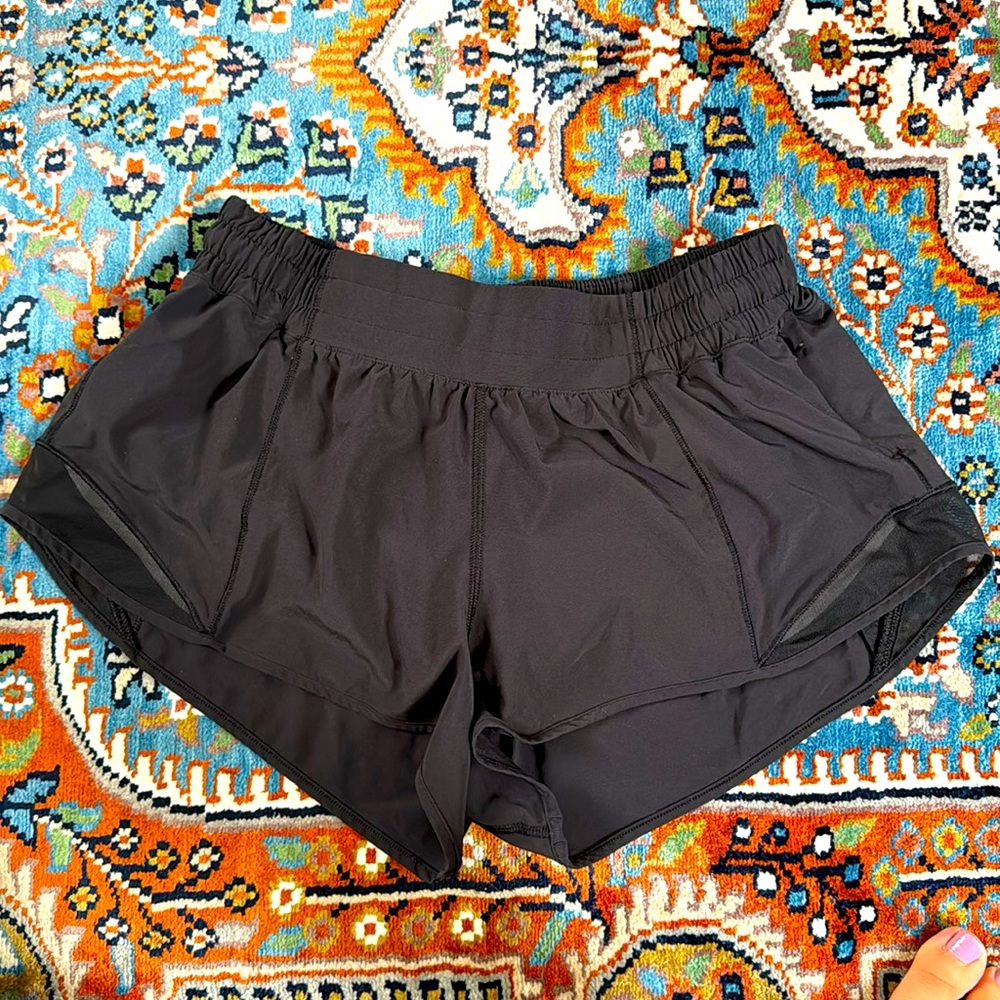 lululemon hotty hot shorts 2.5” black size 8